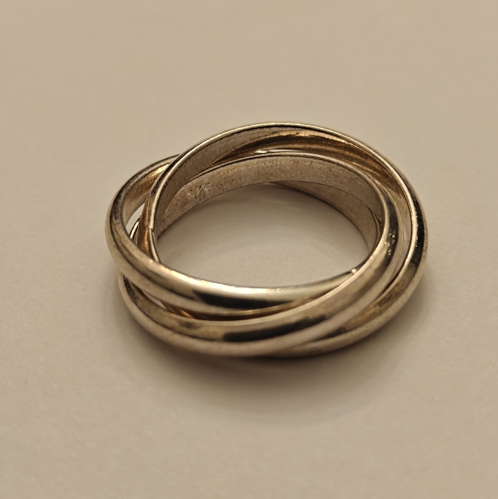 Elegant Silver Three Interlocking Band Rings